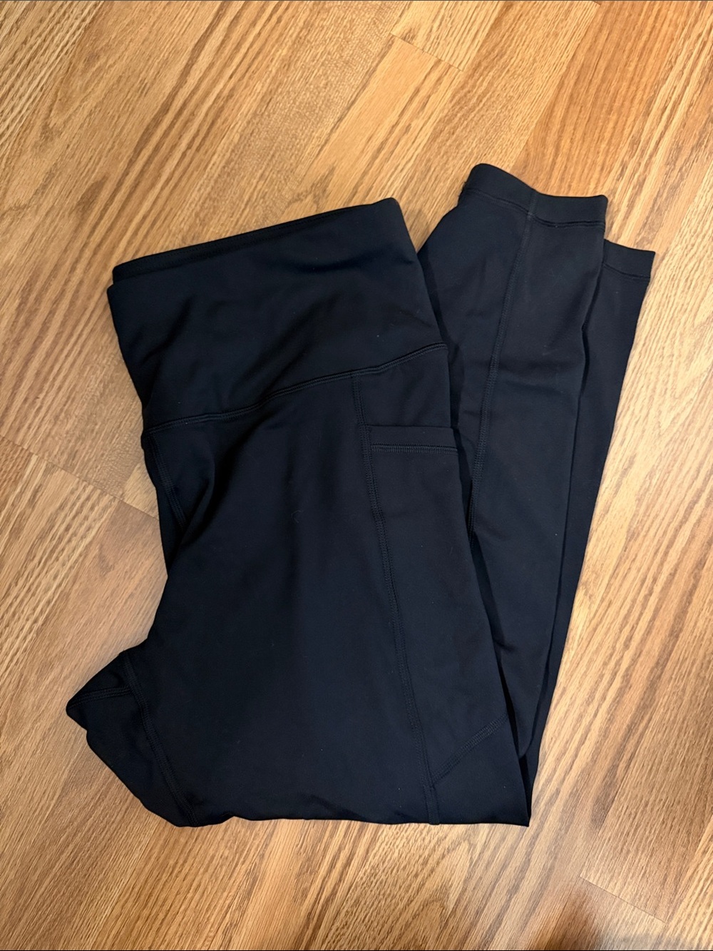 Velocity Black High-Waist Ankle Leggings with Side Pockets - Sleek Performance